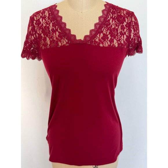 Simply Styled Tops - Women's Simply Styled stretch knit vneck Top XL Red Lace neckline and sleeves